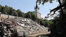 Demolice ruiny nedostavěného lázeňského komplexu v teplické Mlýnské ulici. (13....