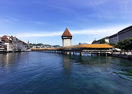 Jezero Vierwaldstättersee, známější více jako Lucernské jezero, se nachází na...