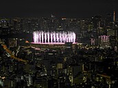 Slavnostní zahájení letních olympijských her v Tokiu. Nad stadionem se...