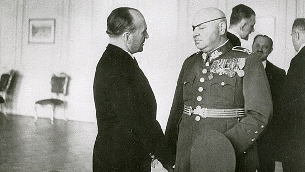 Generál Jan Syrový. Od 22. září 1938 do konce listopadu byl předsedou...