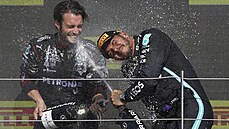 Lewis Hamilton slaví na domácí Velké cen.