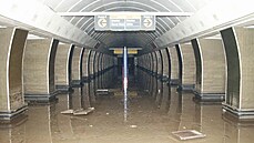 Číňané bojovali o život v zaplaveném metru. Ubránila by se nyní pražská podzemní dráha velké vodě?