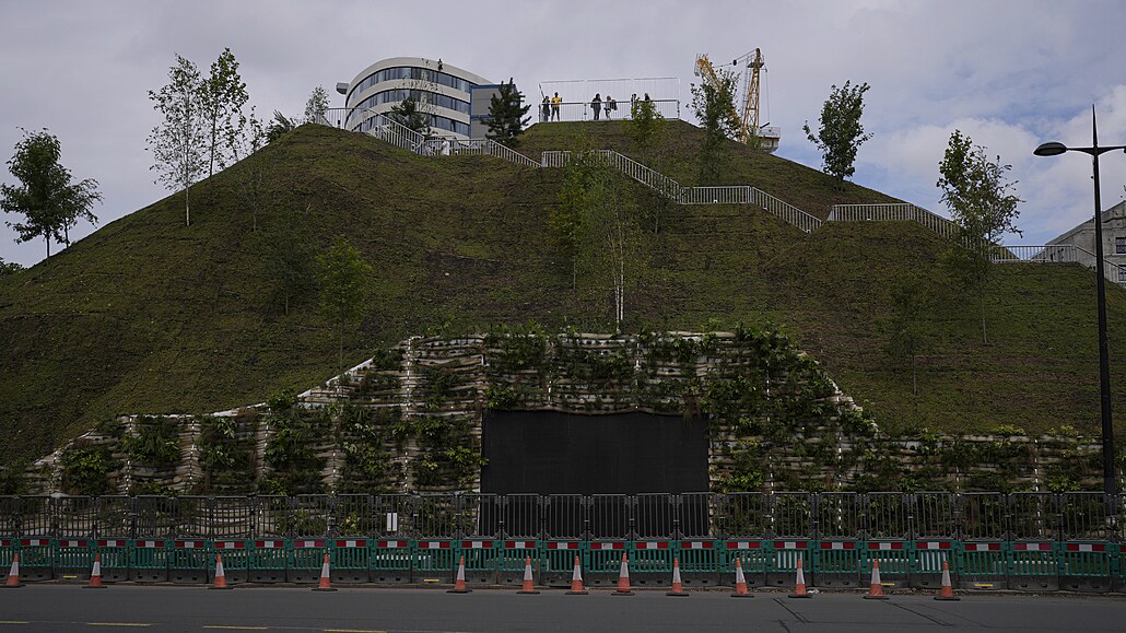 Pohled na Marble Arch Mound v centru Londýna.