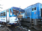 Na nádraí v Kdyni na Domalicku se srazil osobní vlak s technickým vozidlem....