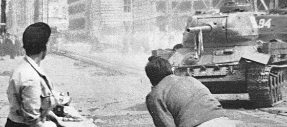 Povstání nespokojených dělníků ve východoněmecké části Berlína v roce 1953...