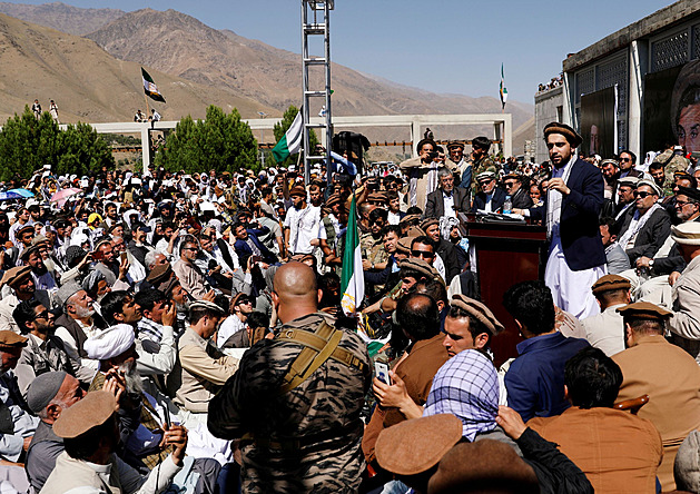 Nevzdáme se bez boje, tvrdí představitel afghánského odporu. Tálibán na ně poslal stovky bojovníků