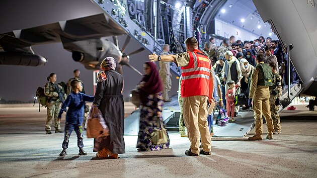 Nmecká armáda evakuuje lidi z Afghánistánu