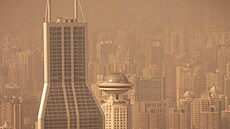 Šanghaj zahalená ve smogu. Nevypadá takhle nějak „padlá čínská metropol“?