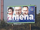 Kampa koalice SPOLU má na billboardech pozitivní i temnou tvá. Ta kladná,...