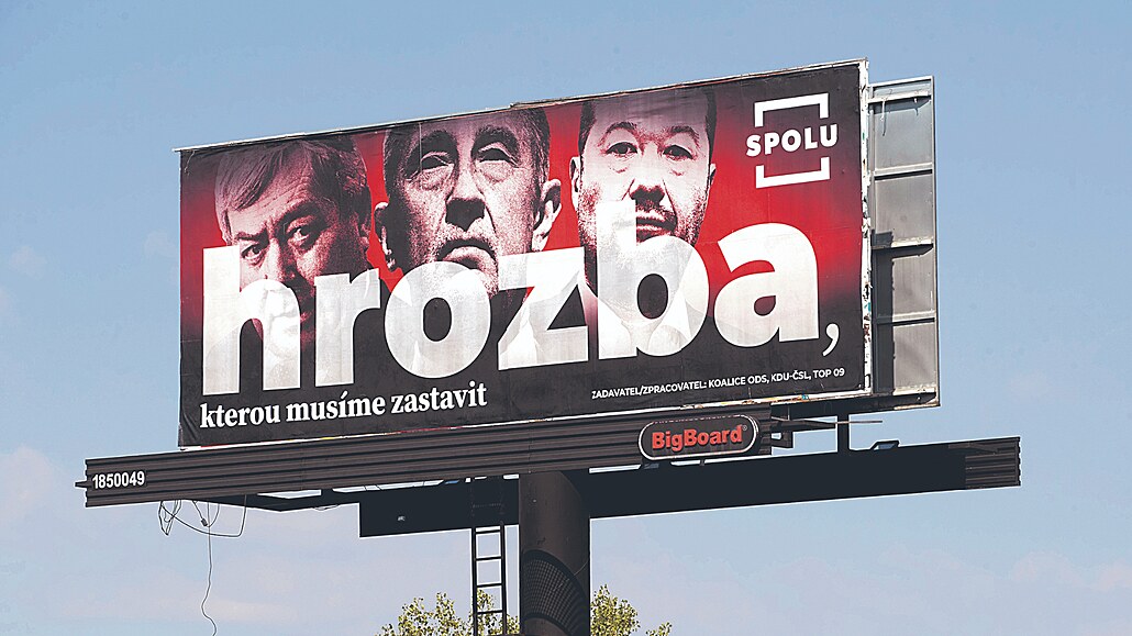 Kampaň koalice SPOLU má na billboardech pozitivní i temnou tvář. Ta kladná,...