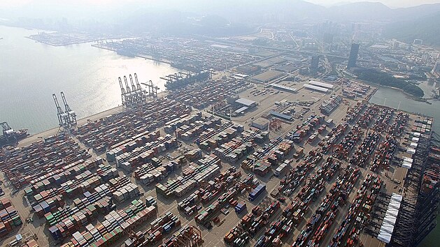 Yantian (v eském pepisu Jen-tchien) International Container Terminal je...