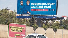 Vládní strany vsadily na výraznou barevnost: ANO na modrou, ČSSD na ostře... | na serveru Lidovky.cz | aktuální zprávy