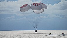 Návrat posádky vesmírné lodi Crew Dragon společnosti SpaceX | na serveru Lidovky.cz | aktuální zprávy