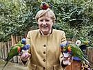 Angela Merkelová s papouky.