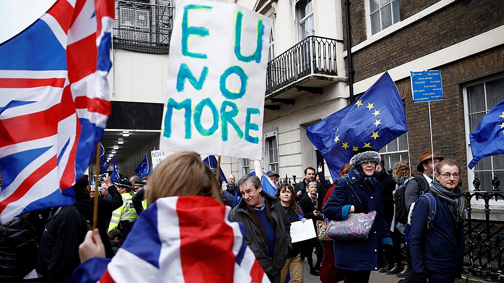 V ulicích Londýna se stetli píznivci i odprci Brexitu