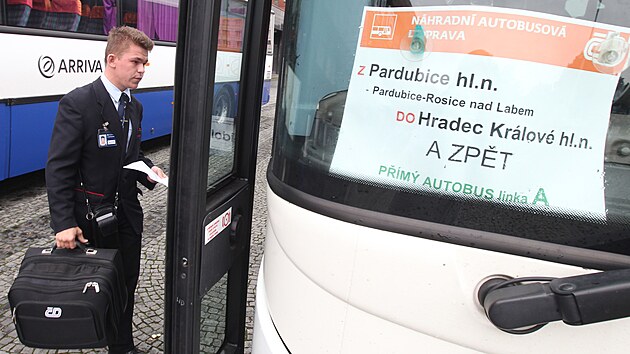 Náhradní autobusová doprava.