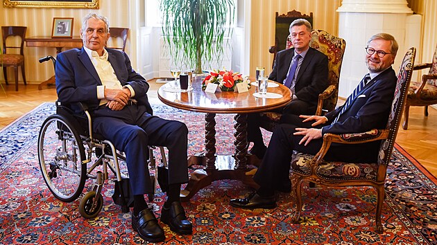Prezident Milo Zeman (vlevo) jednal 22. záí 2021 v Lánech s poslancem ODS...