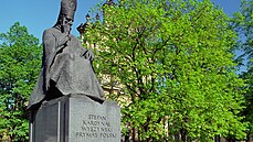 Kardinál Stefan Wyszyski se dokal mnoha kamenných i literárních pomník