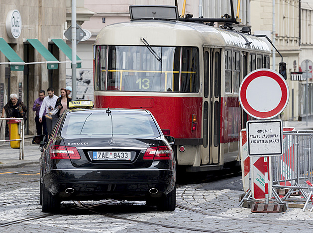 Rozkopaná Praha jako bezpečnostní riziko? Policie a tajné služby prověřují situaci pro budoucí setkání státníků