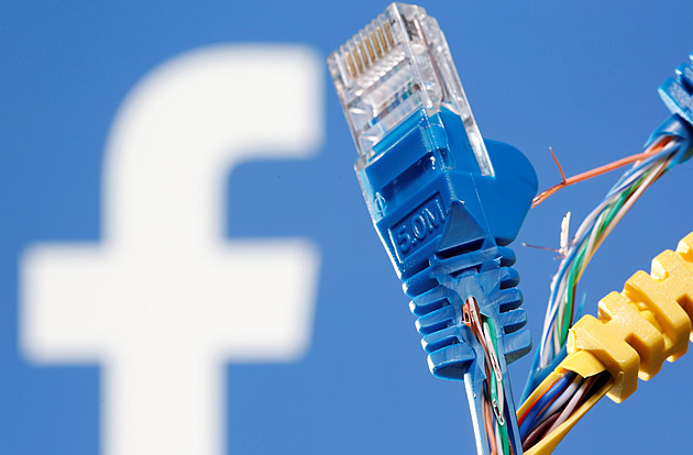 Facebook povolil lynčování. Když to žádá dav a zisk, morální ohledy padají