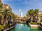 Vyhlídka na p�tihv�zdi�kový hotel Burd� al-Arab (V� Arab�) z hotelu Madinat...