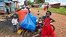 Jaká je jejich budoucnost a kde? Prodavač zmrzliny v ugandském městě Džindža | na serveru Lidovky.cz | aktuální zprávy
