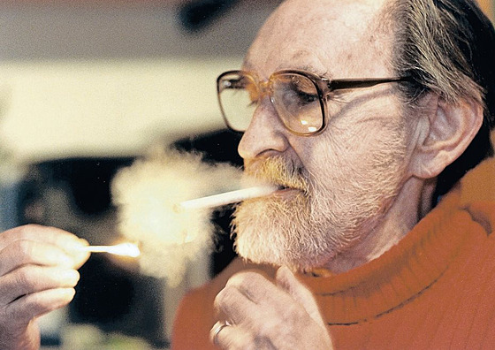 Egon Bondy. Básník a filozof, vlastním jménem Zbyn�k Fi�er.