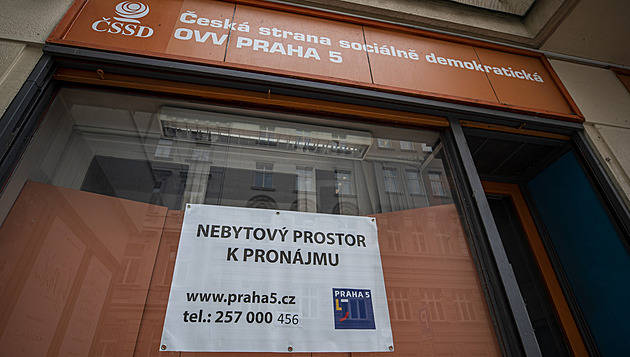 ČSSD čelí existenční krizi: zvýší členské příspěvky, zbavuje se nemovitostí
