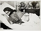 Frida leící na bie, Nickolas Muray, 1946