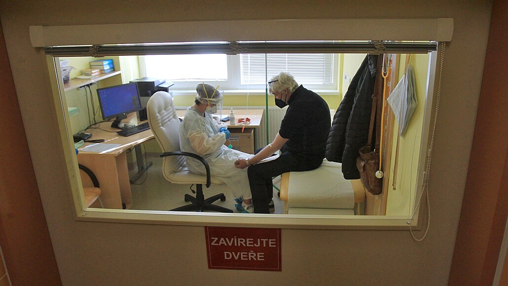 Jeden z nakaených koronavirem ve Fakultní nemocnici Ostrava dostal infuzi...