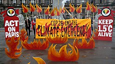 Glasgow v plamenech. Aktivisté včera v místě konání klimatické konference... | na serveru Lidovky.cz | aktuální zprávy