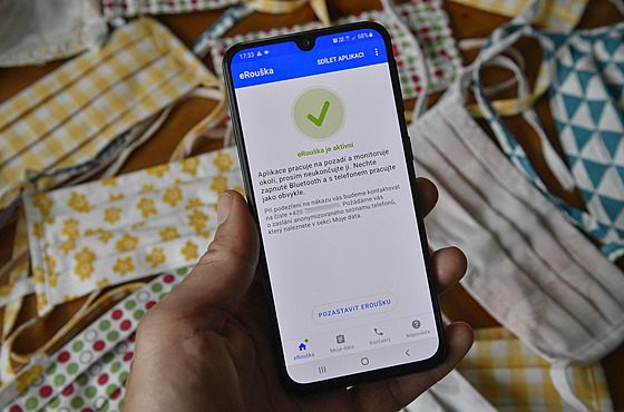 Mobilní telefon s aplikací eRouka
