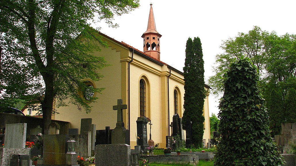 Obec Ni�bor má sv�j h�bitov v nedalekých Stradonicích.
