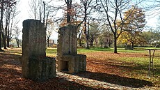 Zahrada Hlaholice � na kamenných �idlích jsou nápisy v hlaholici � Kn�na,...