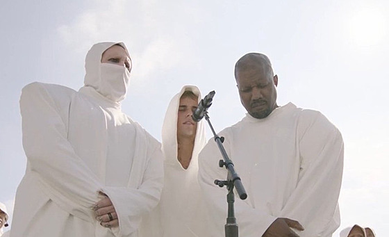 Neíí protiepidemická opatení, ale slovo boí. Kanye West zorganizoval na...