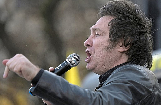 Argentince strhnul extravagantní ekonom s radikálně pravicovými názory. Opřel se i do papeže Františka