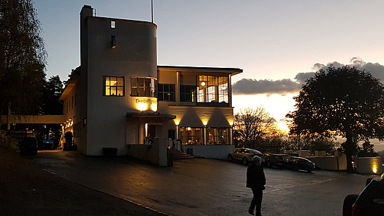 Praha a Oslo. Vyhlídková restaurace Ekeberg architekta Larse Backera byla...