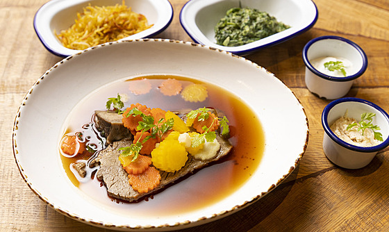 Zp�sob, jak tafelspitz jíst, není nijak závazný, obvykle se ale nejd�ív...