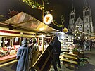 Prodejci po zákazu likvidují stánky na vánoním trhu na námstí Míru v Praze