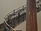 Detaily portálu a dvou vnitních schodi s originálními dekorativními prvky