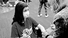 Covid a d�ti. S p�ibývajícími zprávami o omikronu pokra�uje v USA o�kování d�tí...