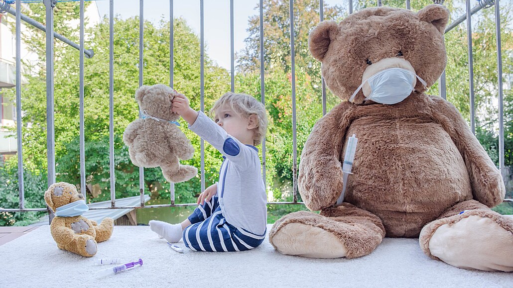 Doma s dít�tem pozitivním na covid nebo v karantén� mohou z�stat nejen rodi�e,...