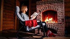 Ho�ící krb má svou atmosféru, navíc se m��e v zim� podílet na ni��ích výdajích...