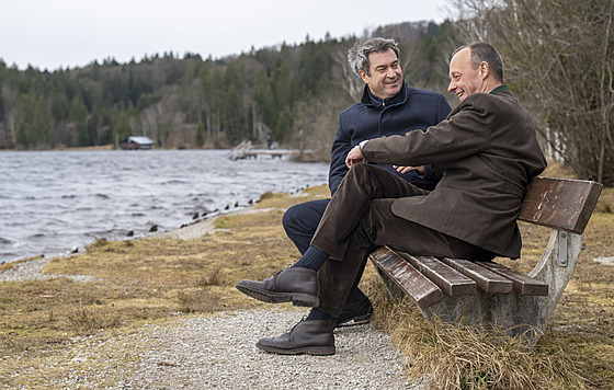 Úsm�vy pro objektiv. �éfové CDU a CSU Friedrich Merz a Markus Söder probírali...