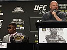 Francis NGannou a Dana White na tiskovce ped UFC 270.