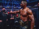 UFC 270: Francis N’Gannou se svým pásem šampiona opouští bojiště.