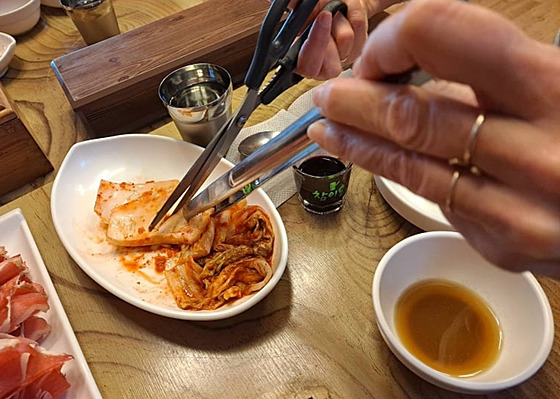 N��ky místo no�e