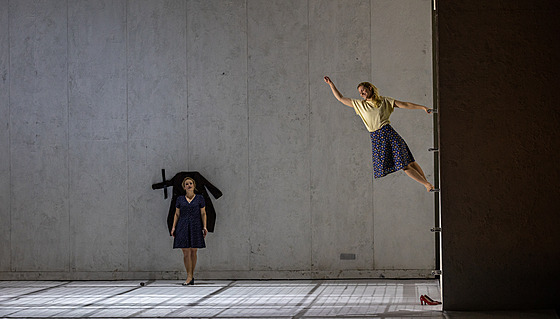 Ká�a a Varvara. Al�b�ta Polá�ková a Arnheiður Eiríksdóttir v inscenaci...