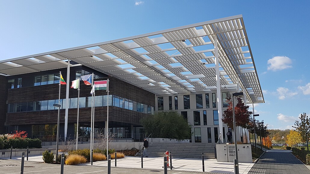 Superlaser. Architektonický ateliér Bogle Architects navrhl v Dolních B�e�anech...