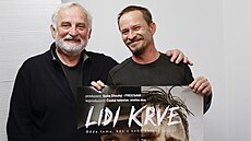 Režisérovi Miroslavu Bambuškovi (vpravo) přinesli Lidi krve cenu Trilobit za...